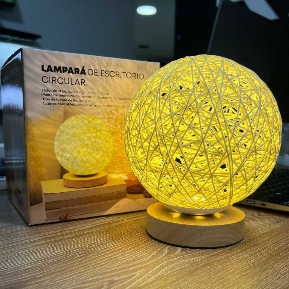 Lámpara circular de fibra con base de madera